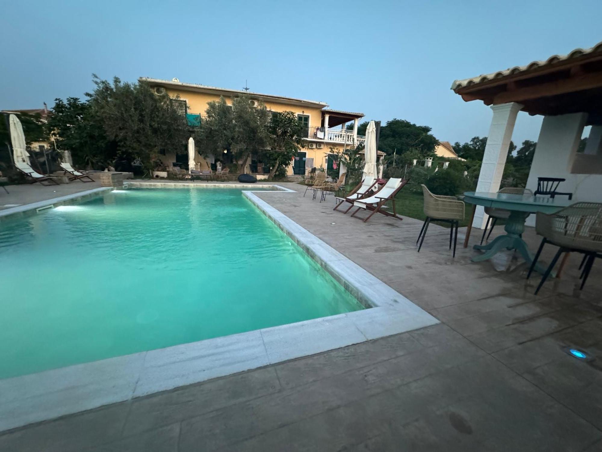 Kapetanios Luxury Aparthotel Agios Georgios  Exteriör bild