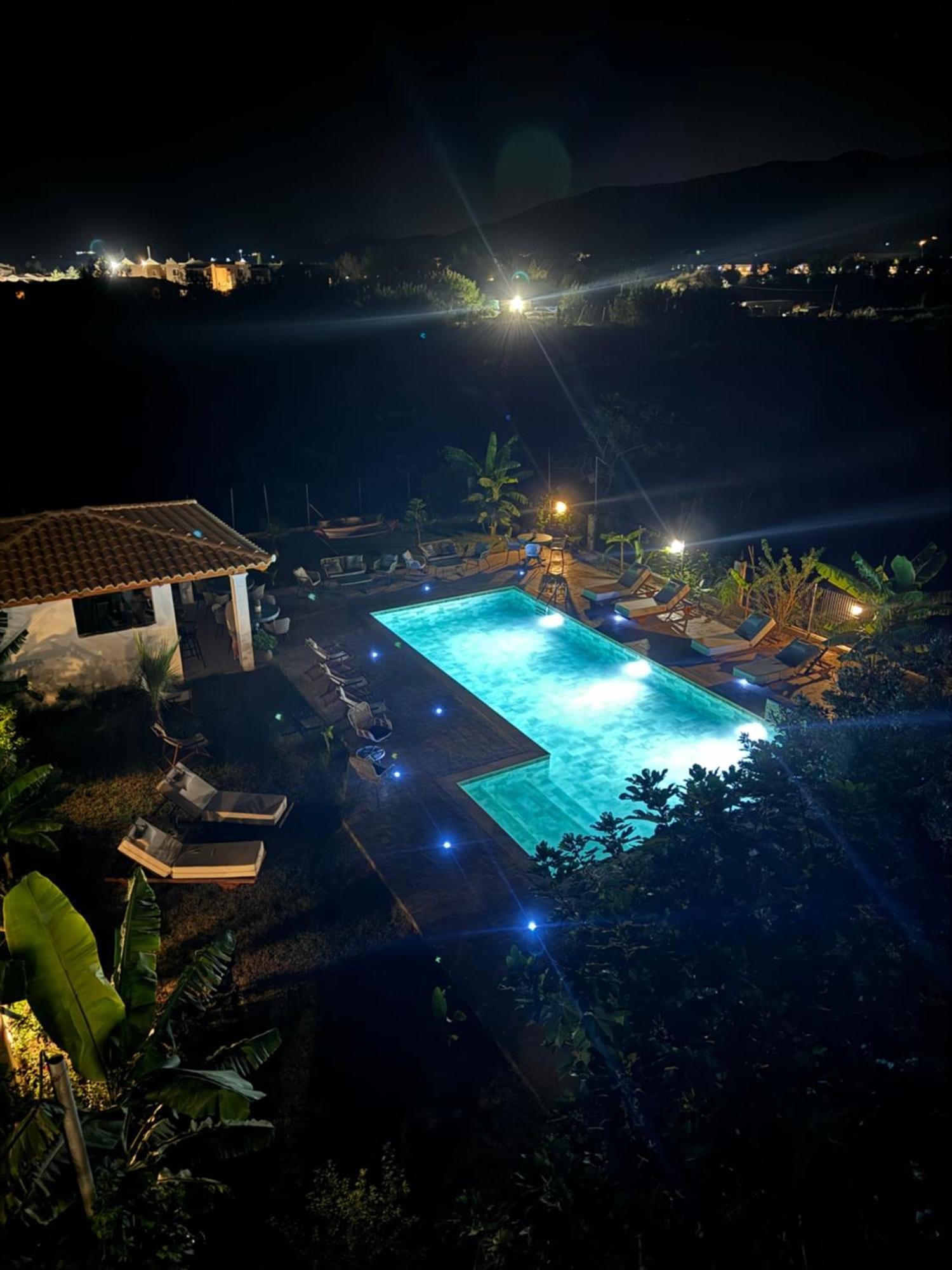Kapetanios Luxury Aparthotel Agios Georgios  Exteriör bild