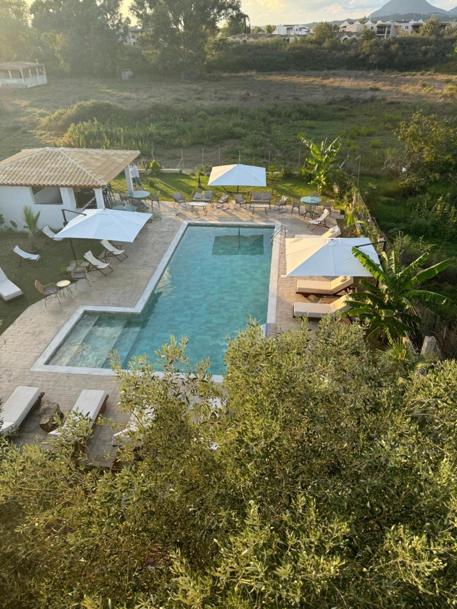 Kapetanios Luxury Aparthotel Agios Georgios  Exteriör bild