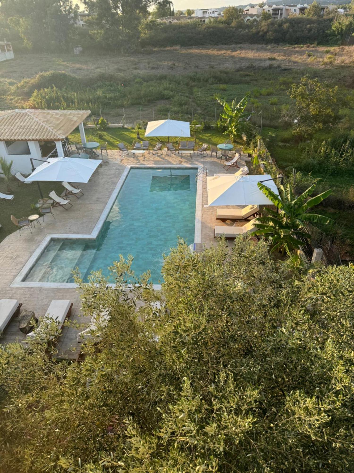 Kapetanios Luxury Aparthotel Agios Georgios  Exteriör bild