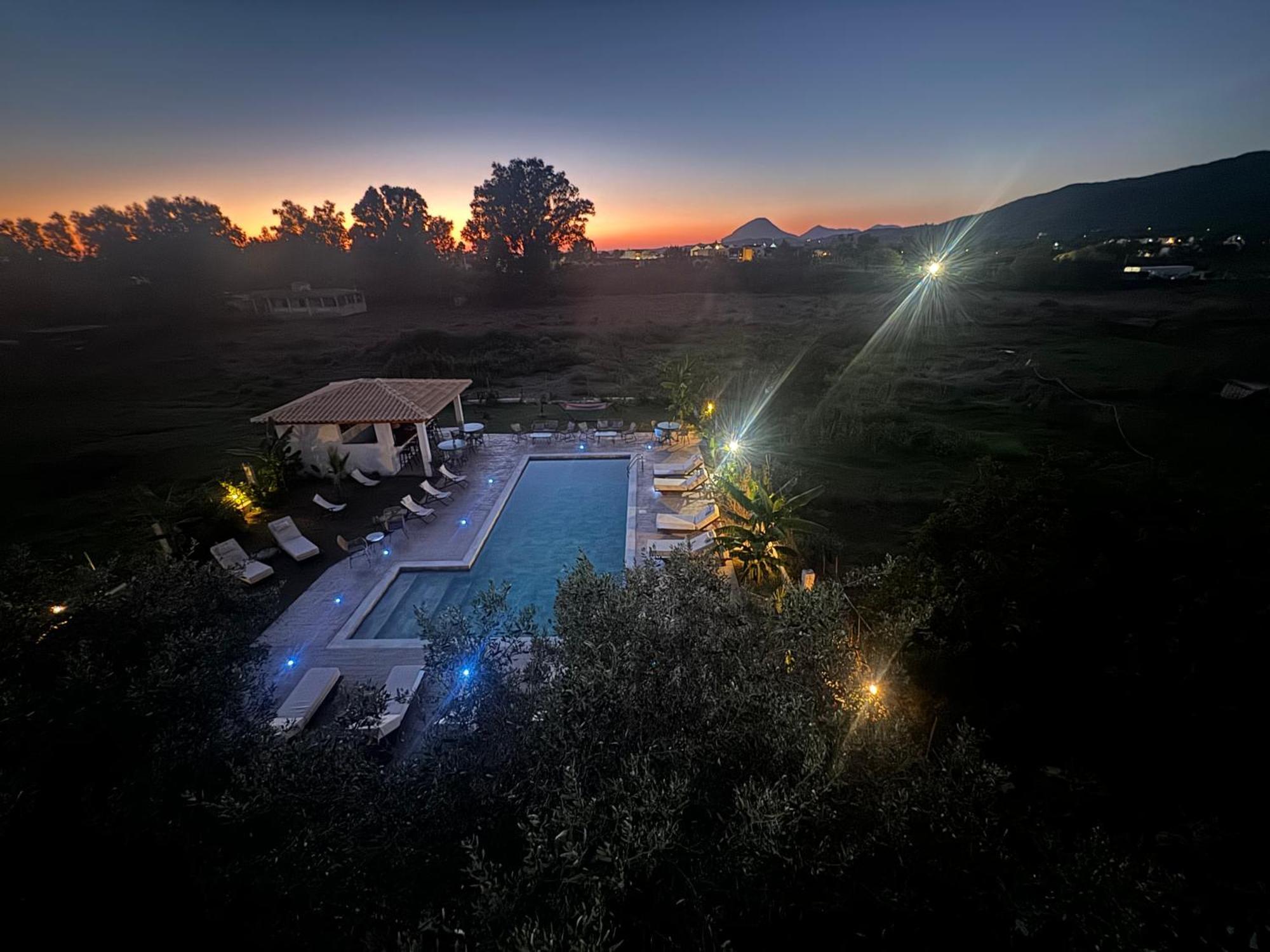 Kapetanios Luxury Aparthotel Agios Georgios  Exteriör bild
