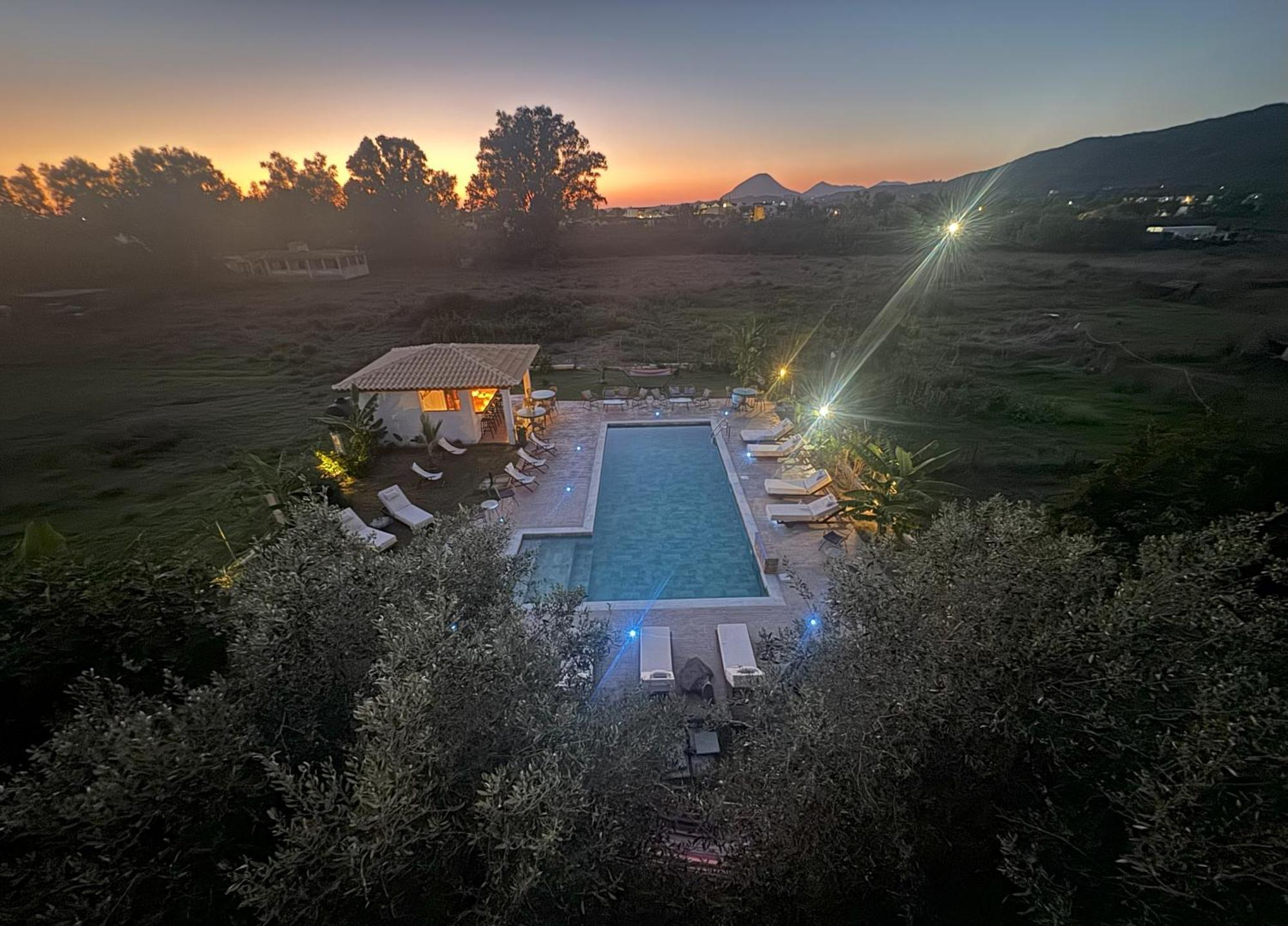 Kapetanios Luxury Aparthotel Agios Georgios  Exteriör bild